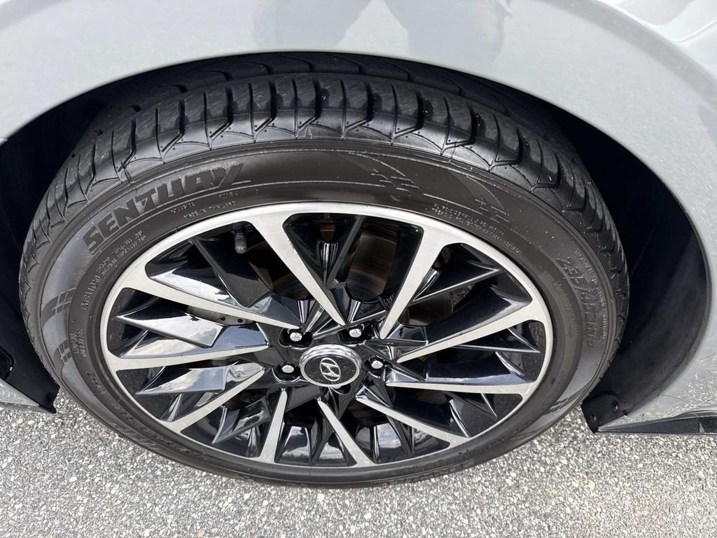 Used 2020 Gray Hyundai SEL Plus image 11
