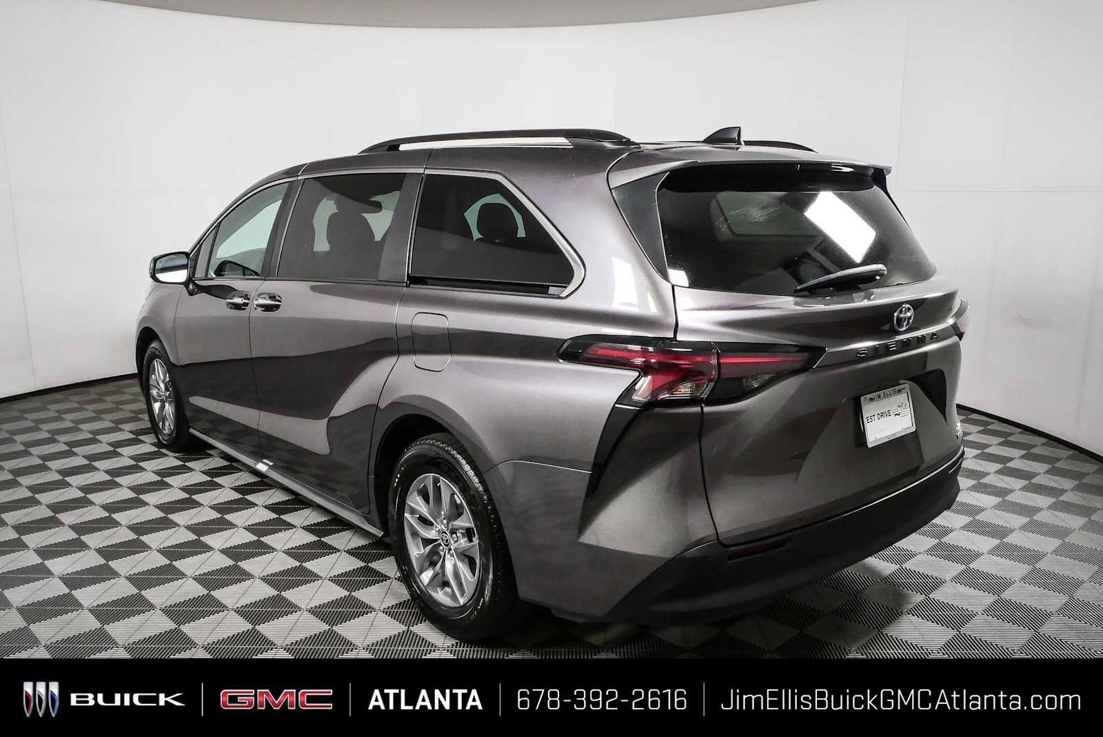 2024 Toyota Sienna XLE - Photo 28