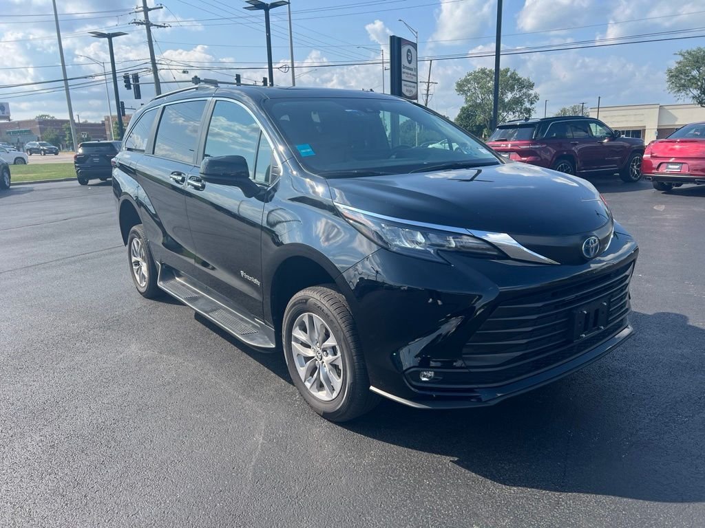 Used 2025 Black Toyota XLE image 8