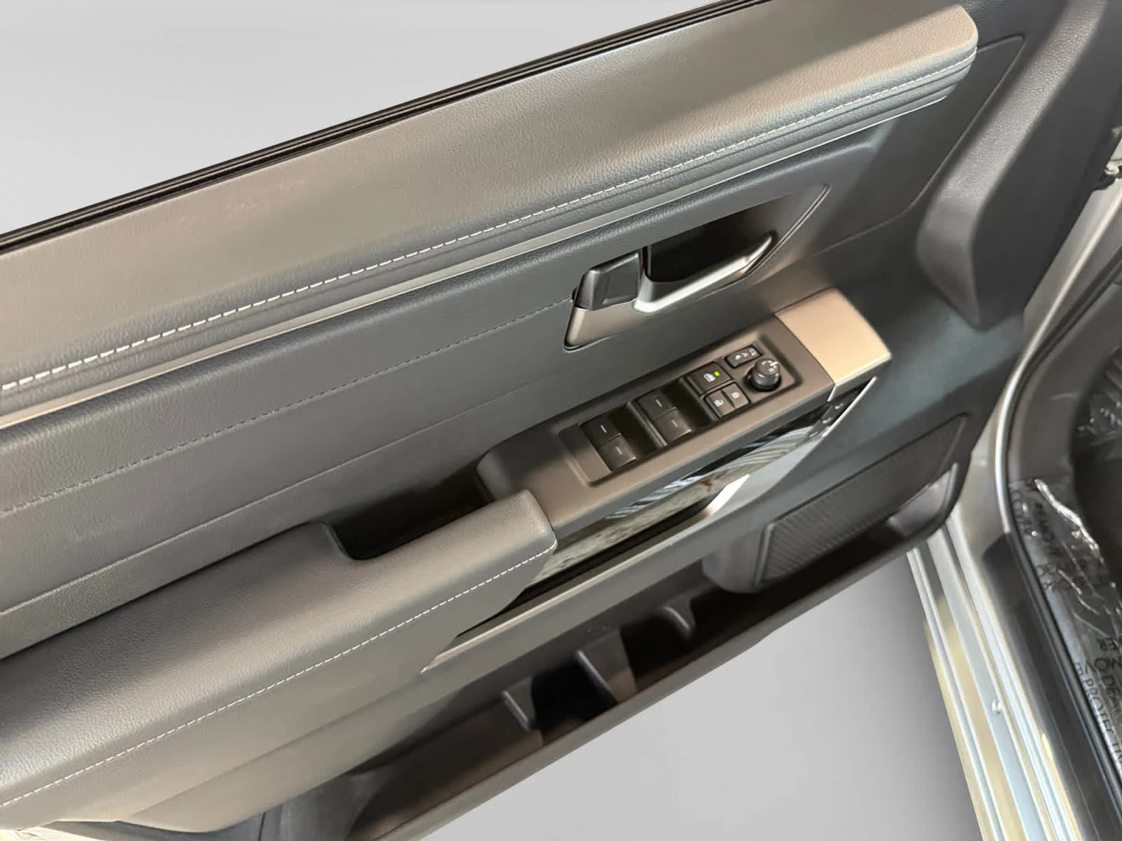 2026 Toyota Tundra Limited - Photo 10