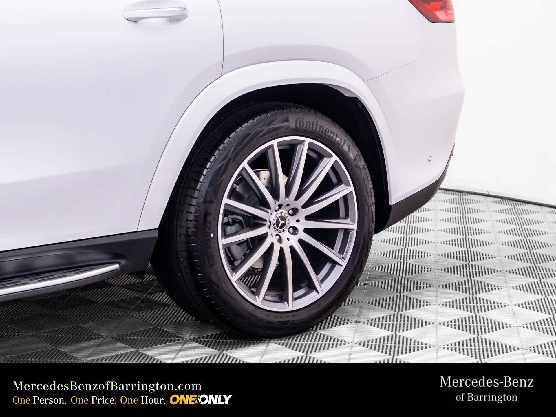 New 2026 MANUFAKTUR Moonlight White Metallic Mercedes-Benz GLS 580 image 37