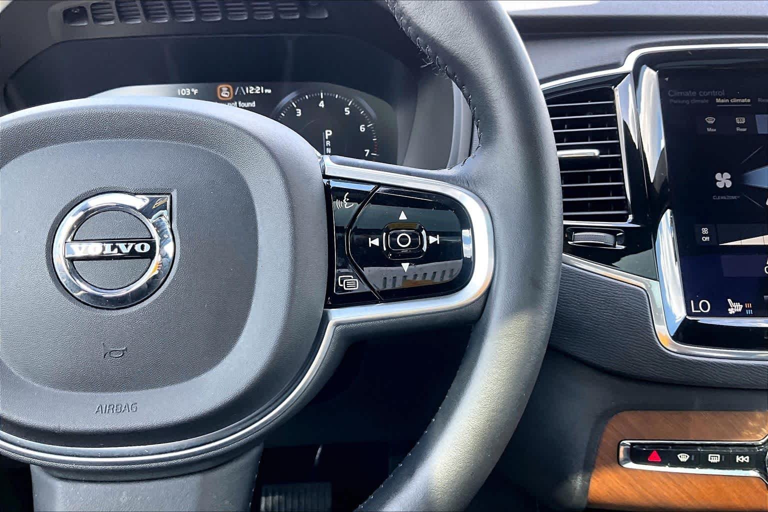 Used 2018 Maple Brown Metallic Volvo Inscription image 25