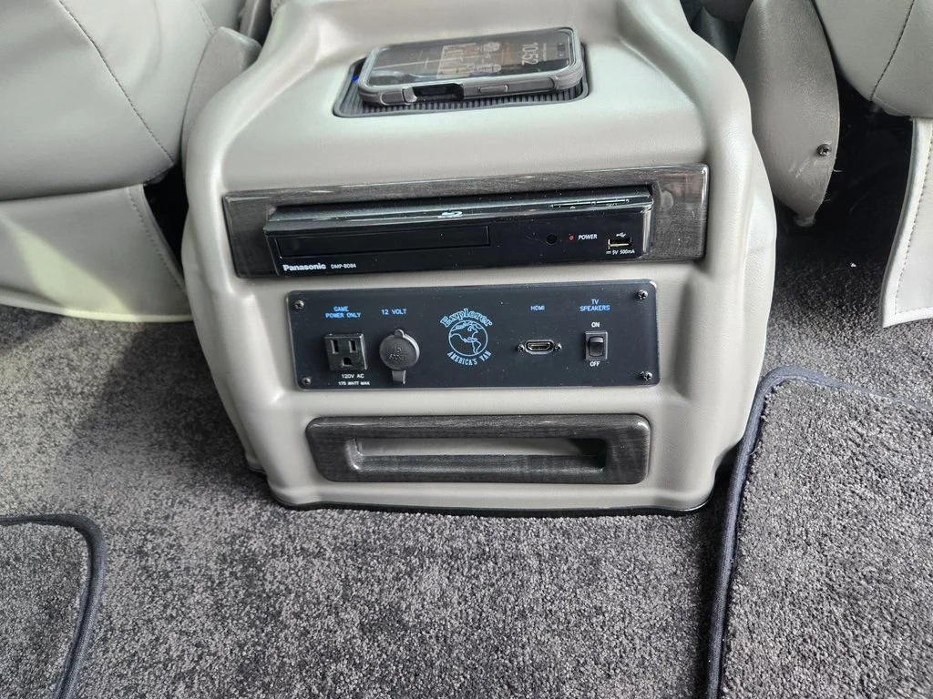 2025 GMC Savana Cargo Work Van - Photo 32