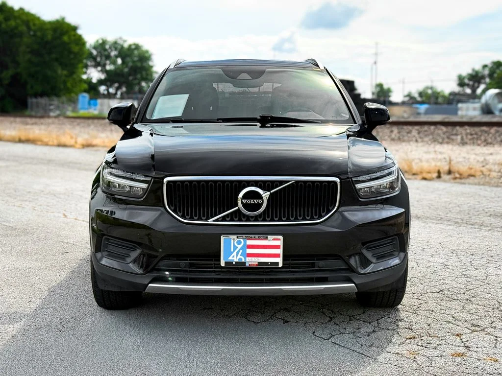 Used 2022 Black Volvo Momentum image 4