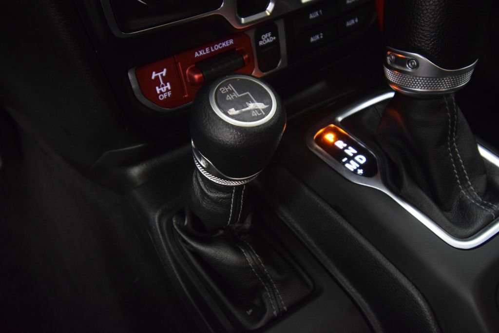 Used 2024 Earl Clearcoat Jeep Sport image 27