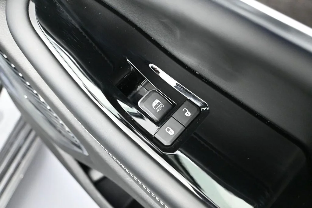 Used 2023 Gray Jeep Overland 4xe image 41
