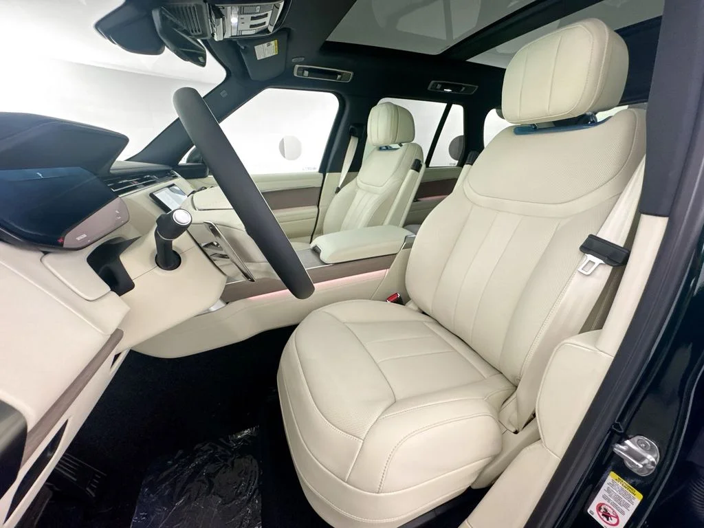 New 2026 British Racing Green Land Rover SE image 21