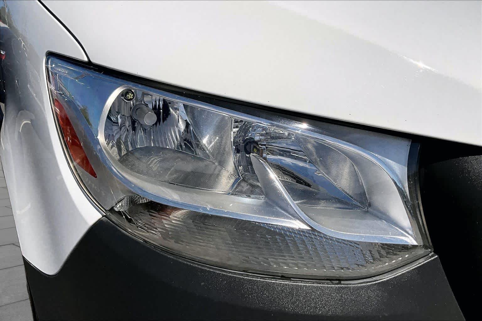Used 2023 Arctic White Mercedes-Benz  image 28
