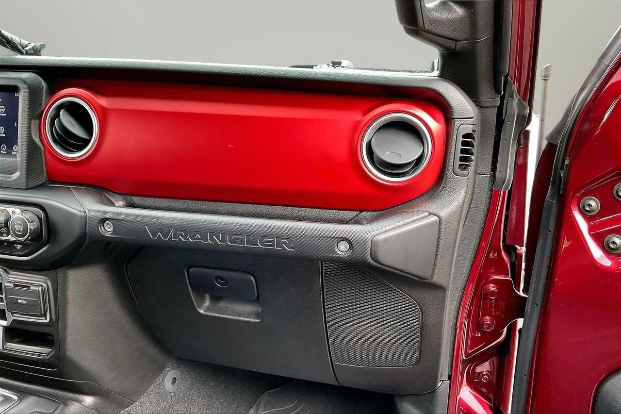 Used 2021  Jeep Rubicon image 19