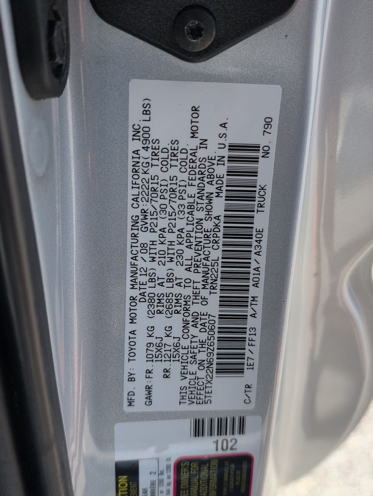 Used 2009 Silver Toyota Base image 25