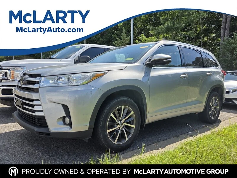 Used 2018 Celestial Silver Metallic TOYOTA XLE image 1