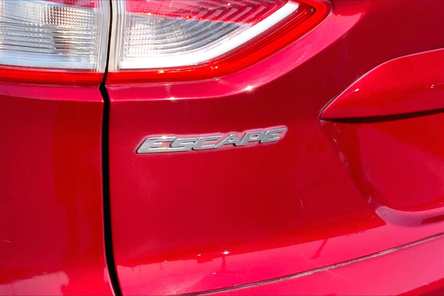 Used 2015 Ruby Red Metallic Tinted Clearcoat Ford SE image 10