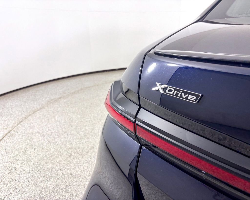 New 2025 Carbon Black Metallic BMW 750e xDrive image 13