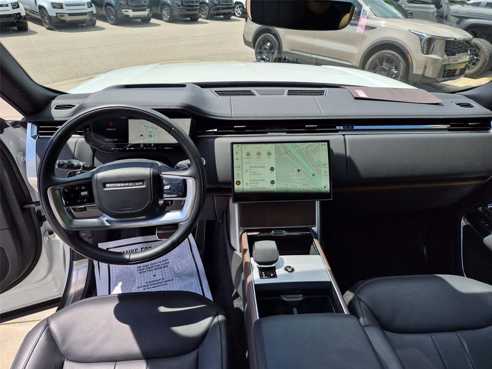 Used 2025 Fuji White Land Rover SE image 27