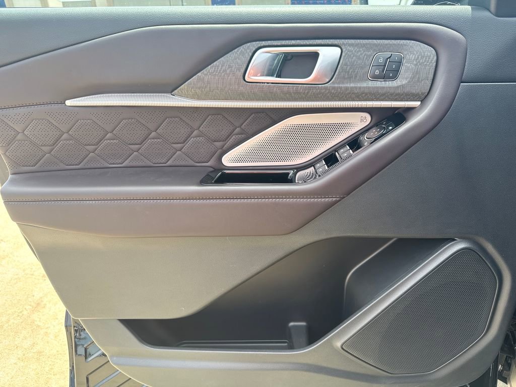 2025 Ford Explorer Platinum - Photo 17