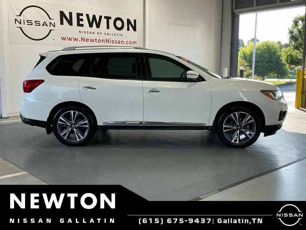 Used 2019 Pearl White Nissan Platinum image 4