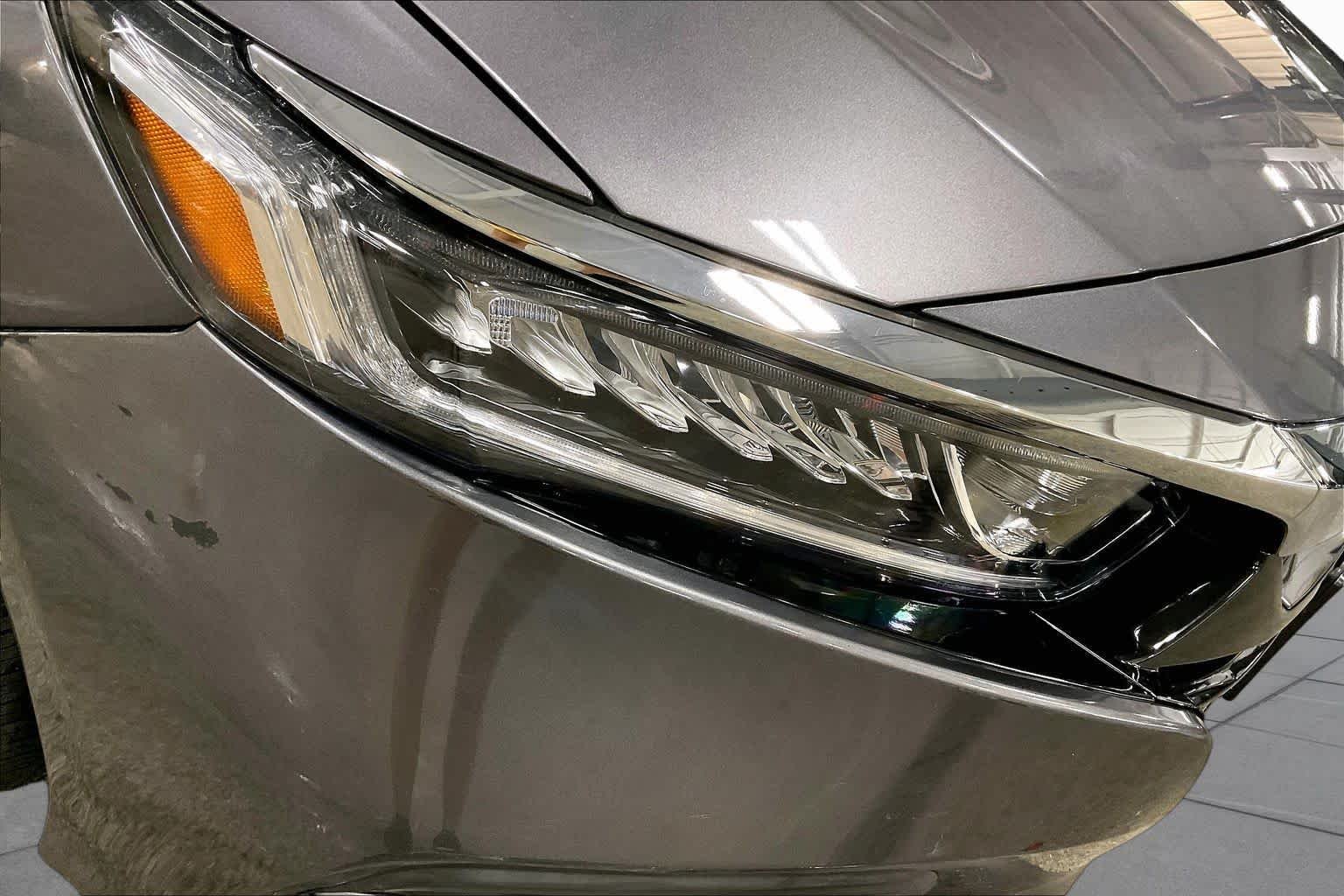 Used 2018 Modern Steel Metallic Honda LX 1.5T image 27