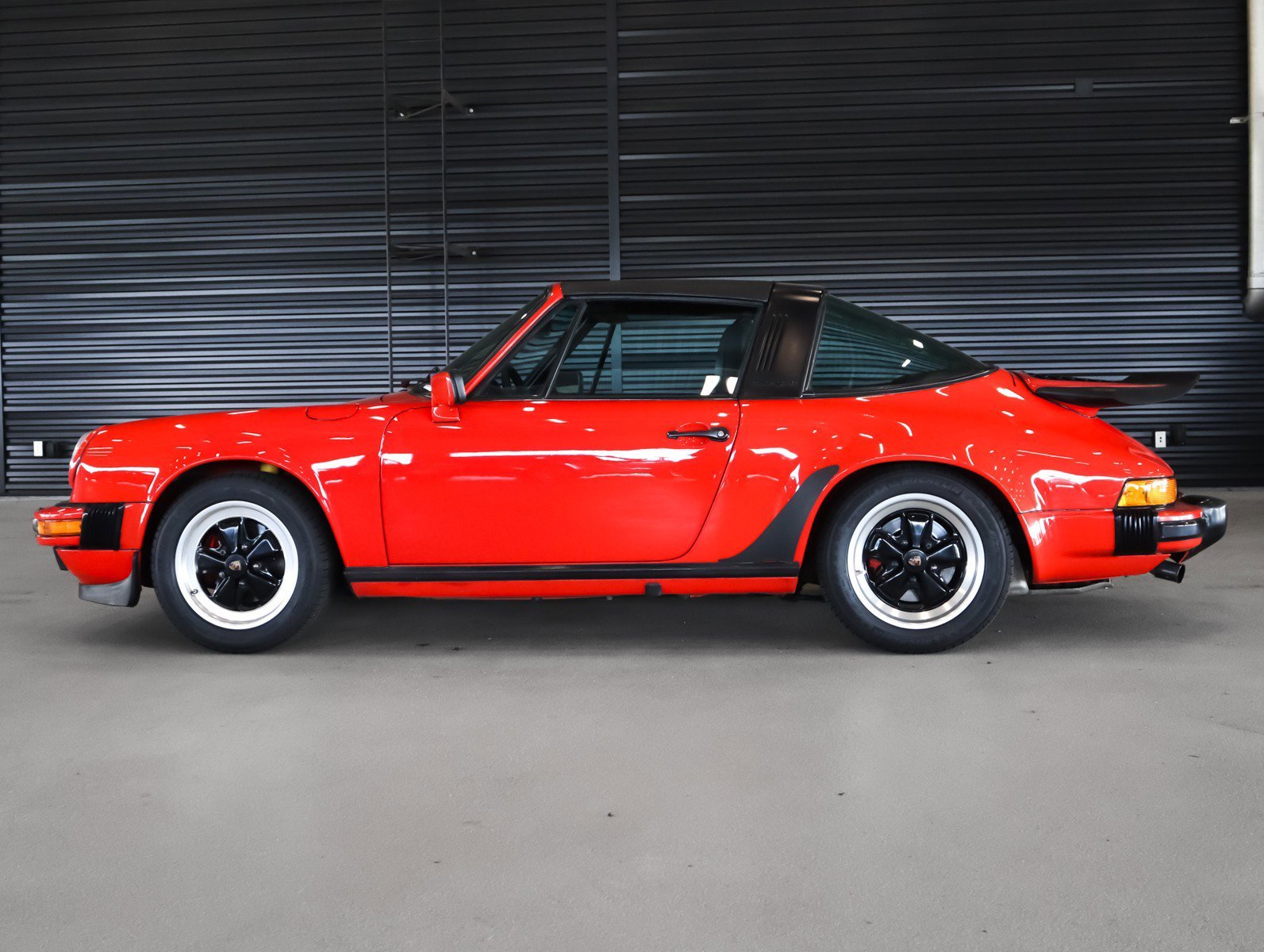 Used 1985 Guards Red Porsche Targa w/5speed trans image 2
