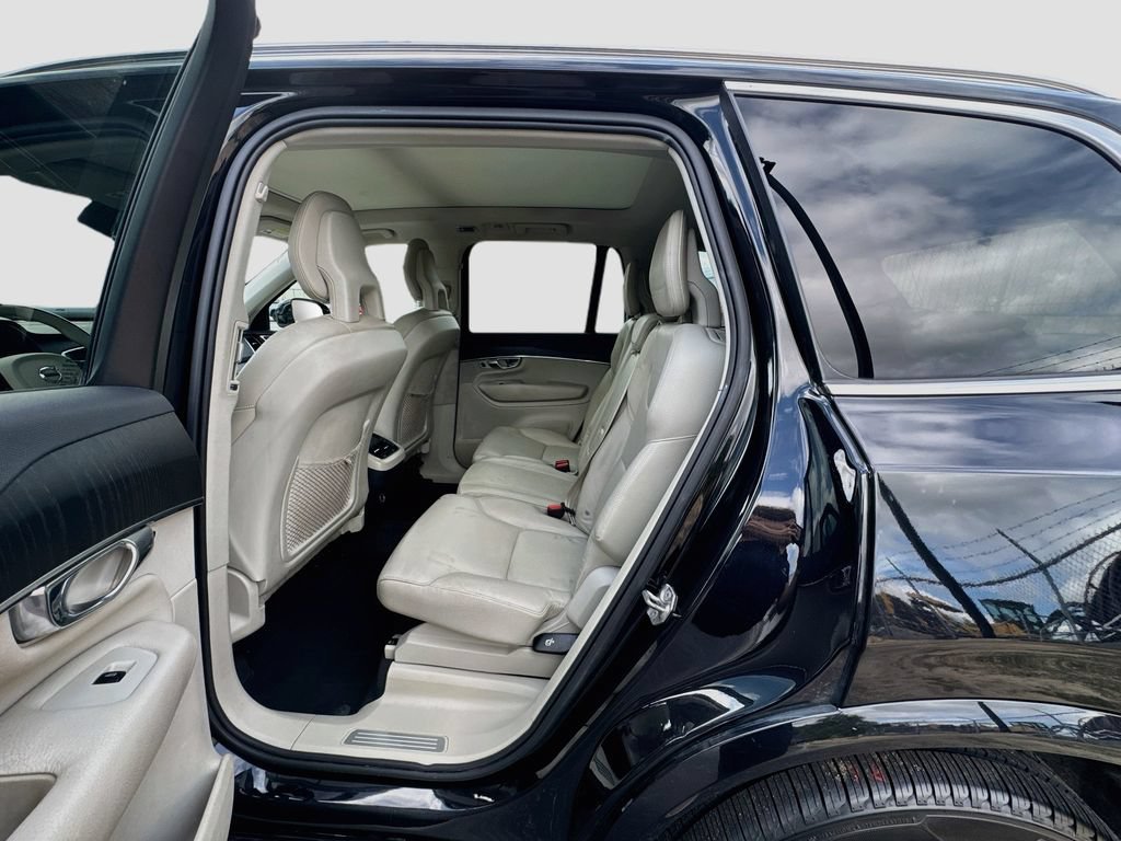Used 2020 Black Volvo Momentum image 27