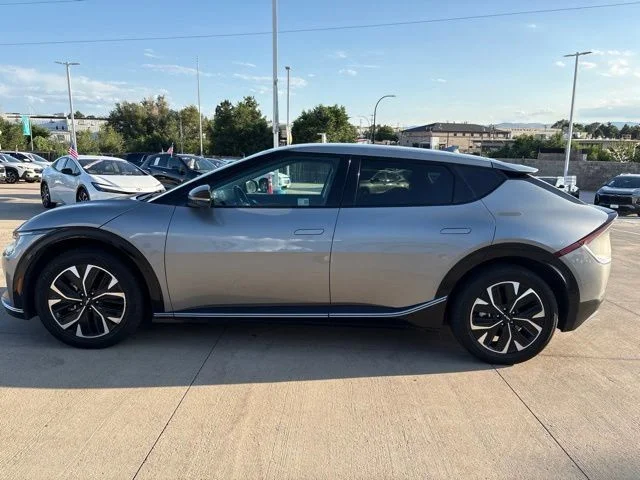 Used 2023 Steel Gray Kia Wind image 10