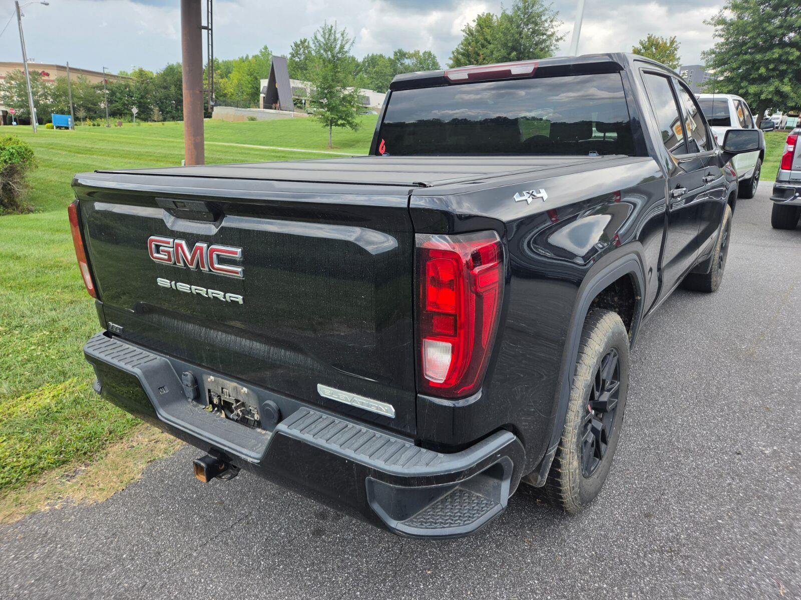 Used 2020 ONYX BLACK GMC Elevation image 7