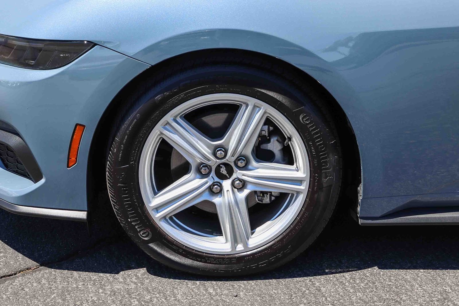 2026 Ford Mustang EcoBoost - Photo 9
