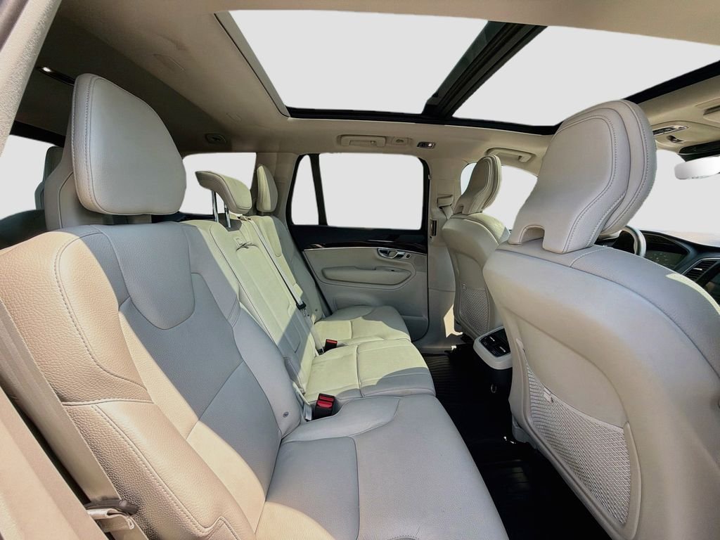 Used 2019 Black Volvo T5 Momentum image 30