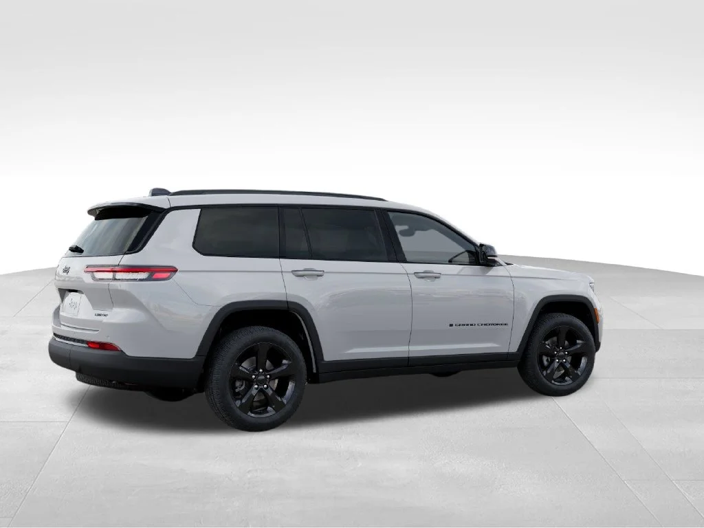 Used 2025 White Jeep Limited image 4