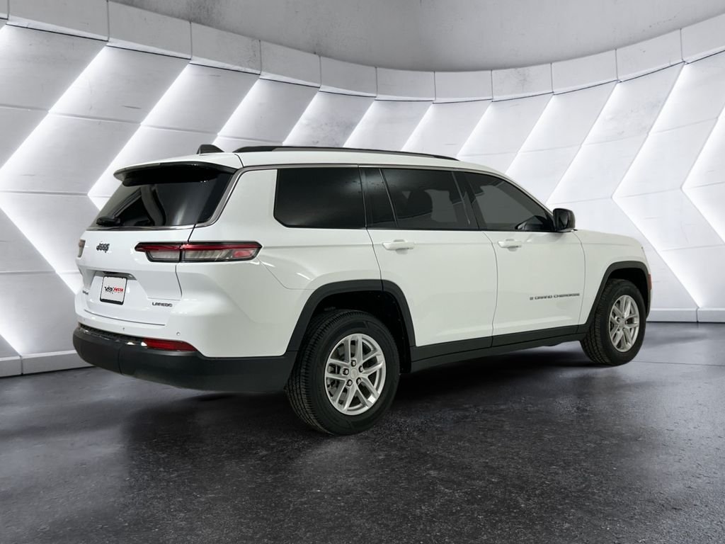 Used 2021 White Jeep Laredo image 4