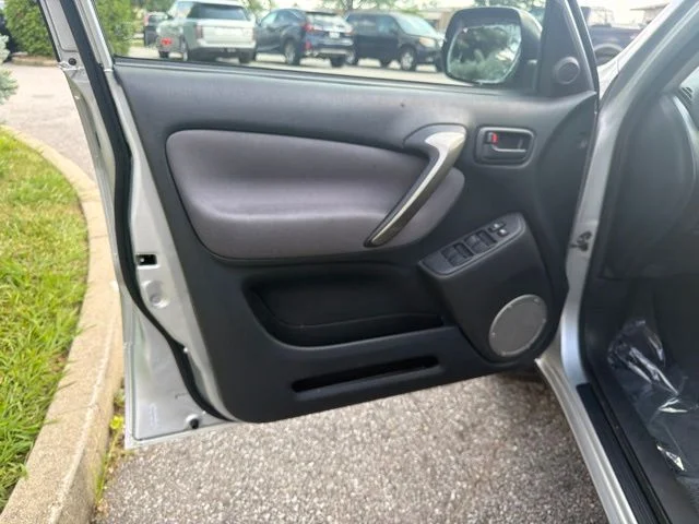 Used 2004 Gray Toyota Base image 14