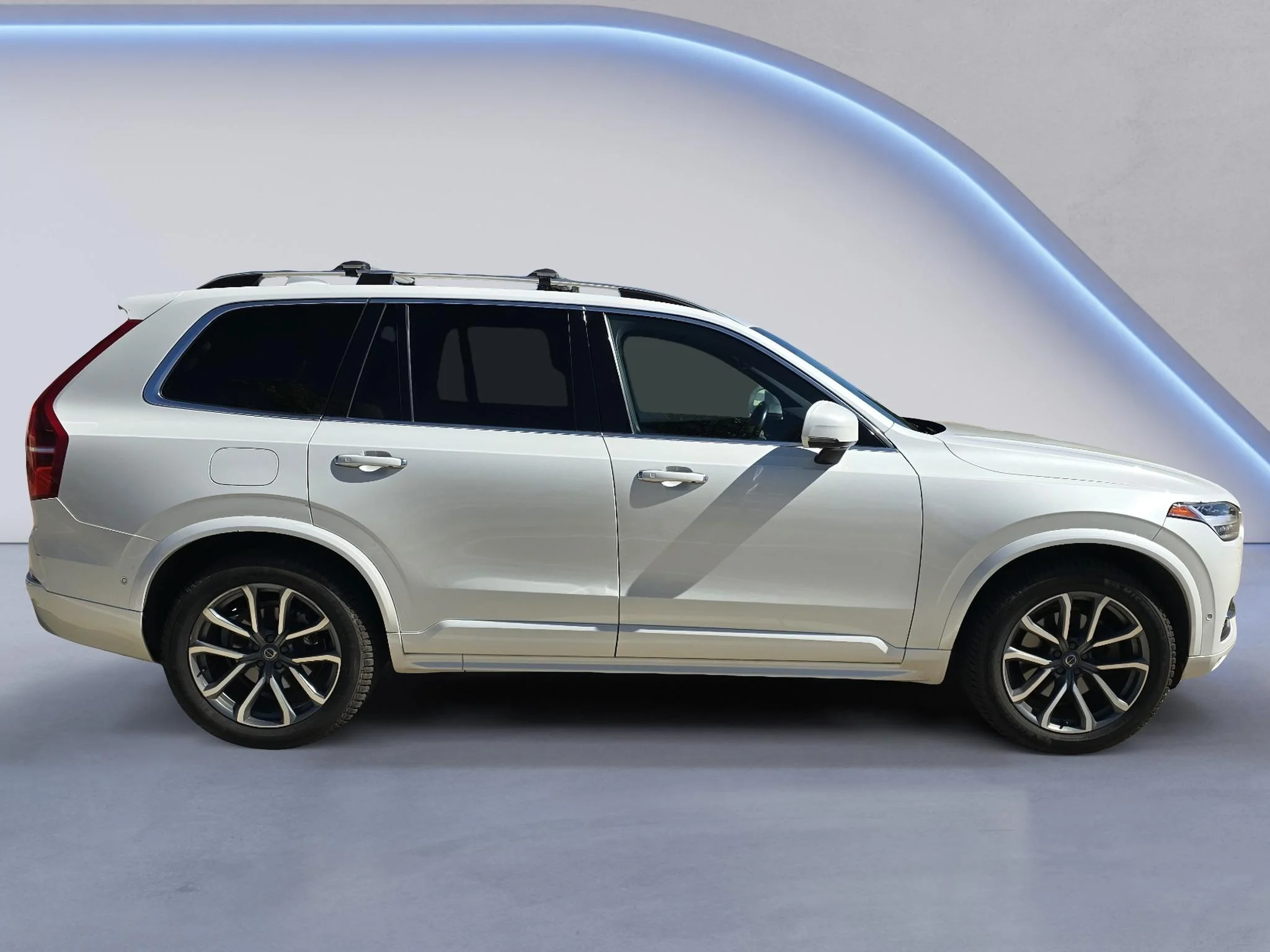Used 2019 Crystal White Pearl Metallic Volvo Momentum image 7