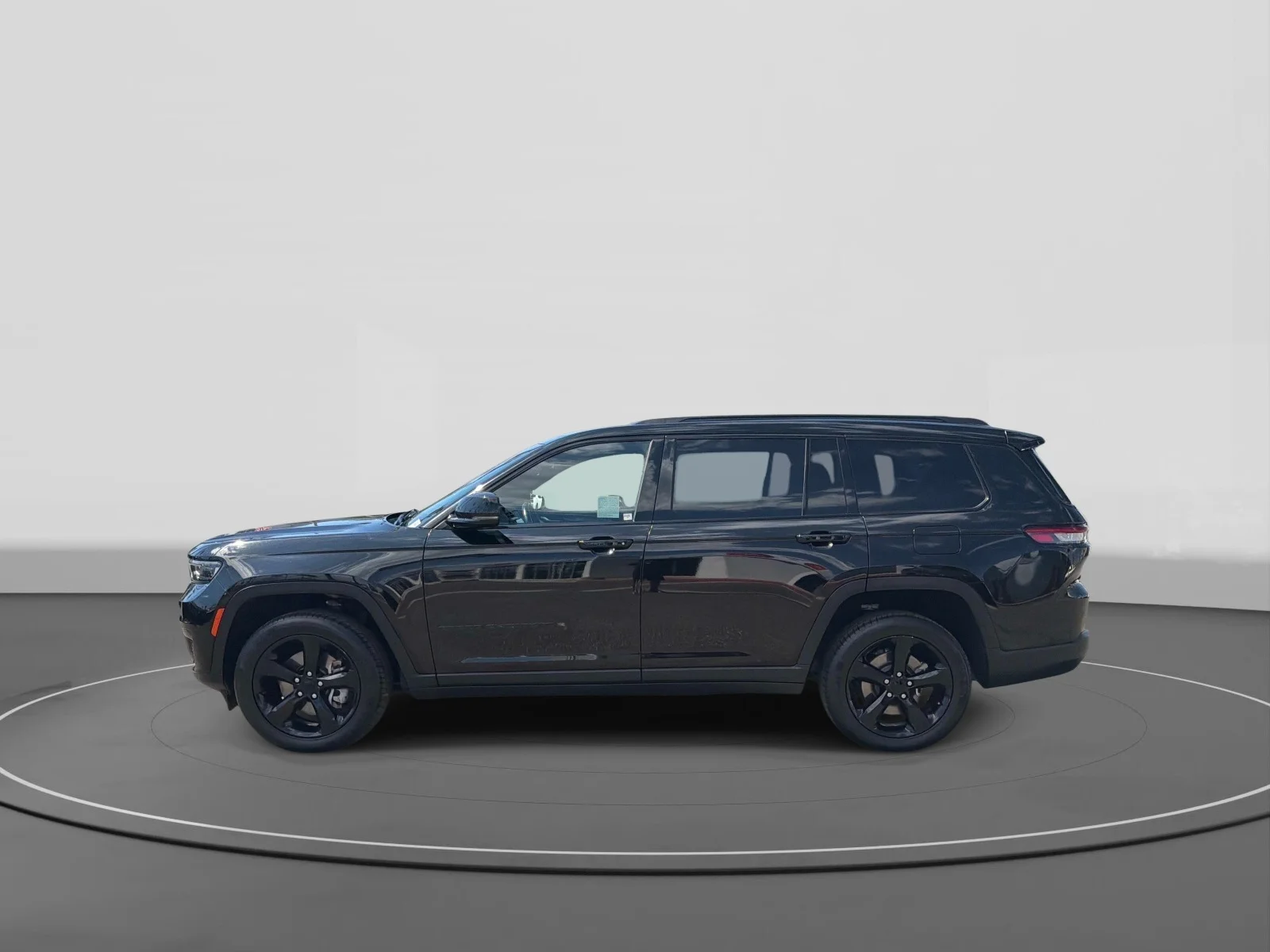 Used 2022 Diamond Black Crystal Pearlcoat Jeep Altitude image 4