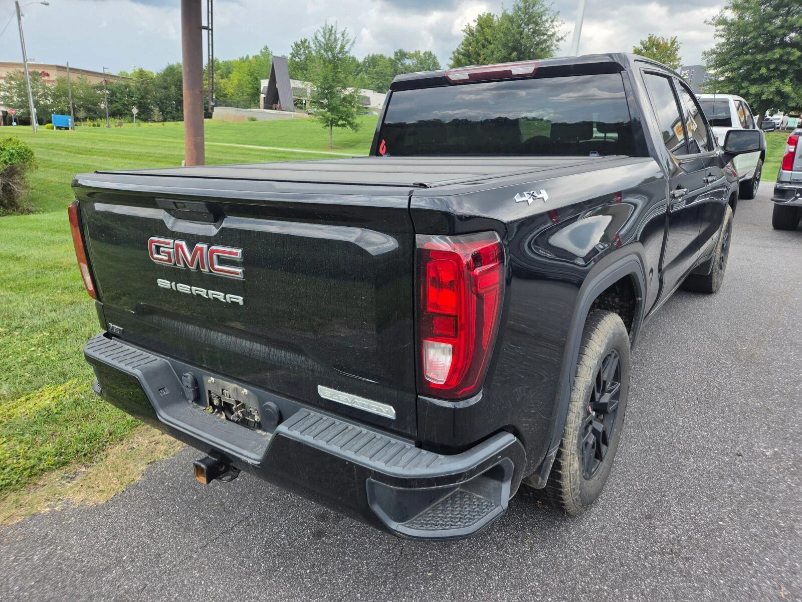 Used 2020 ONYX BLACK GMC Elevation image 7