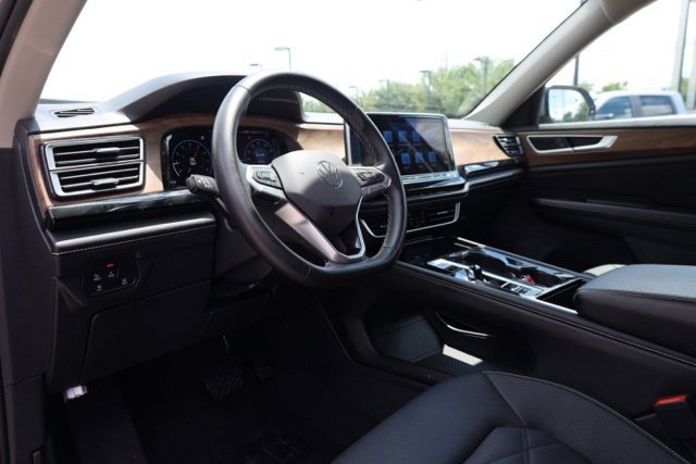 Used 2024  Volkswagen 2.0T SE w/Technology image 18