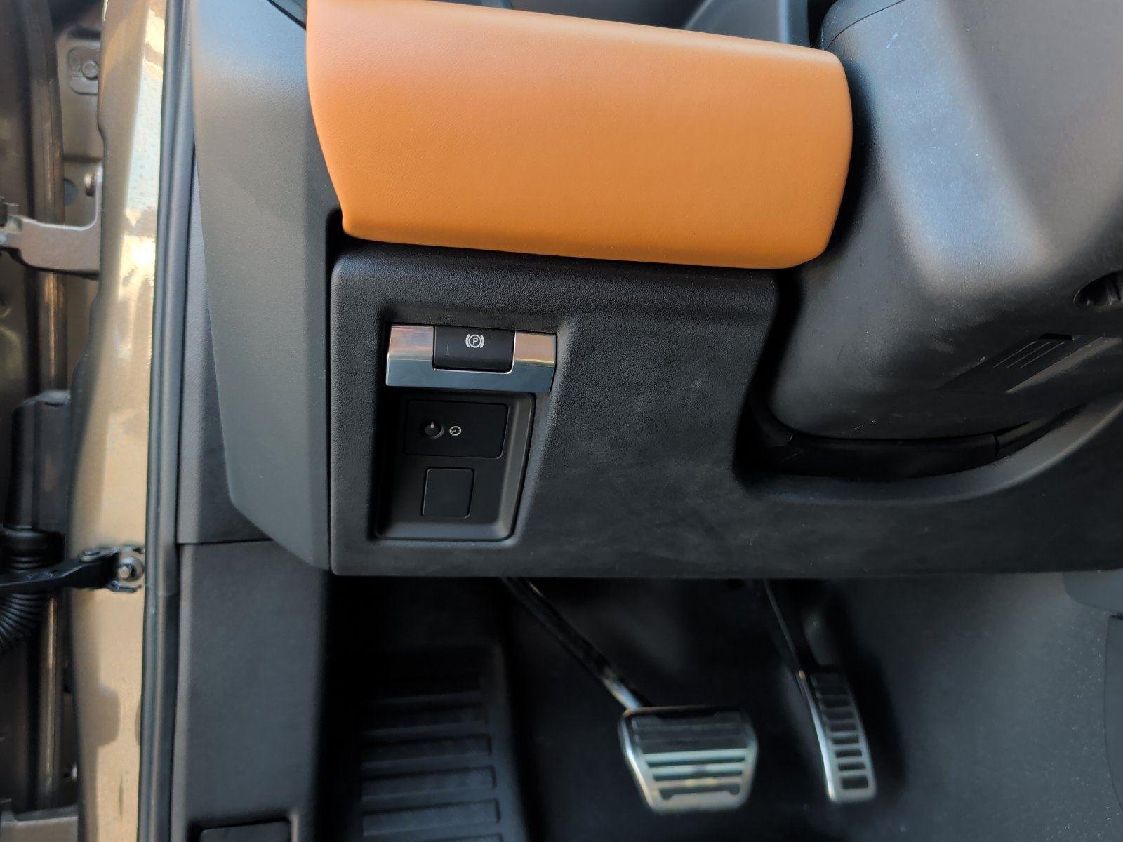 Used 2020 Eiger Grey Metallic Land Rover X image 16