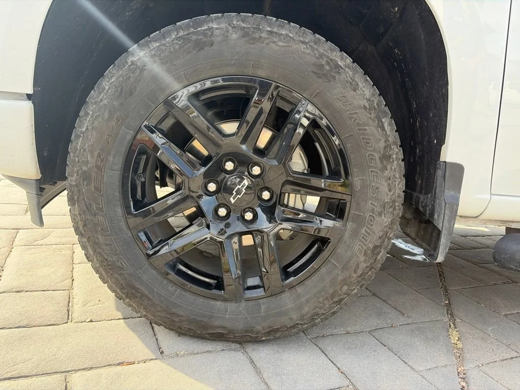 Used 2025 Summit White Chevrolet Custom image 18