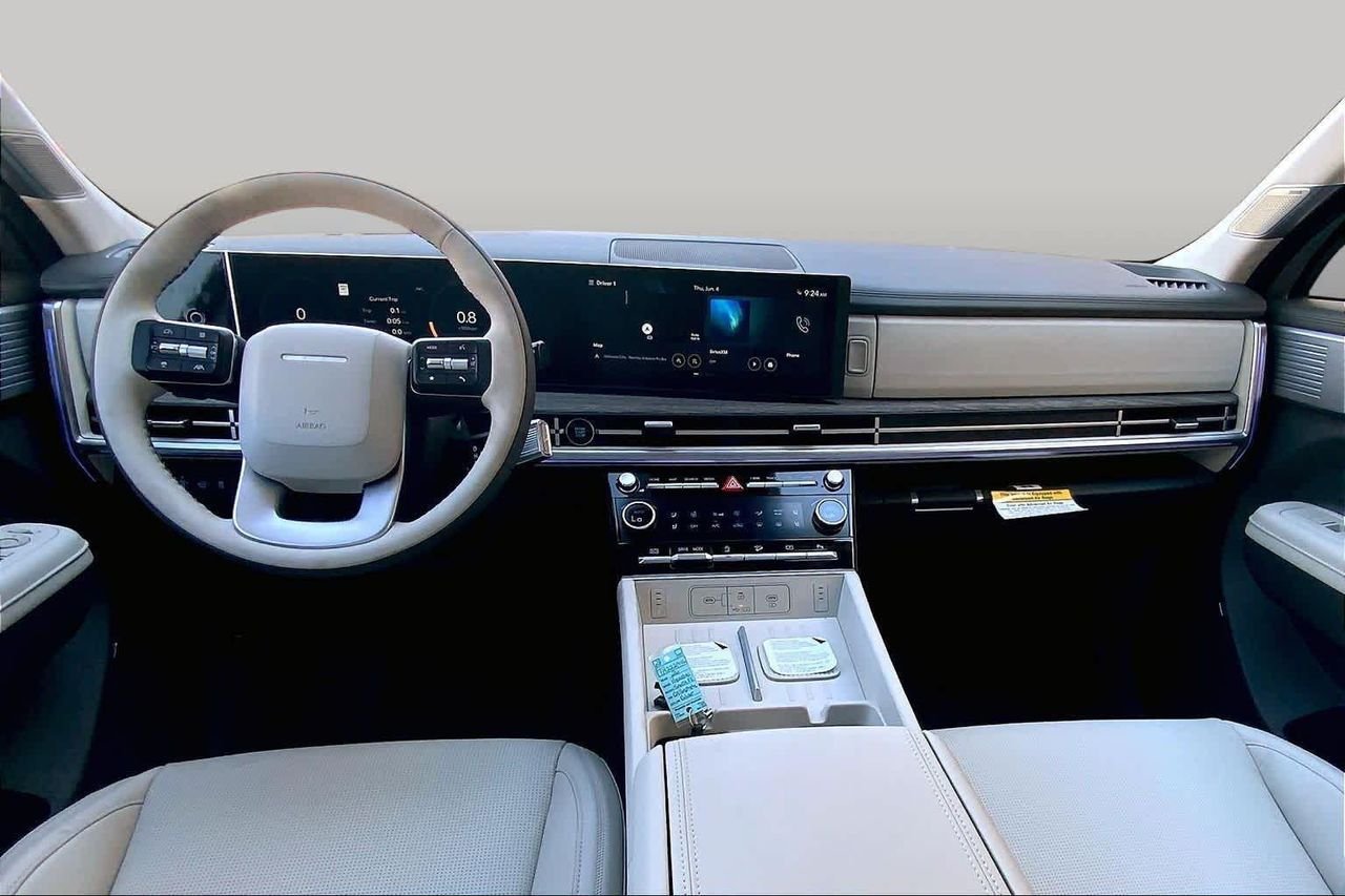 New 2026 Shimmering Silver Hyundai Calligraphy FWD image 5