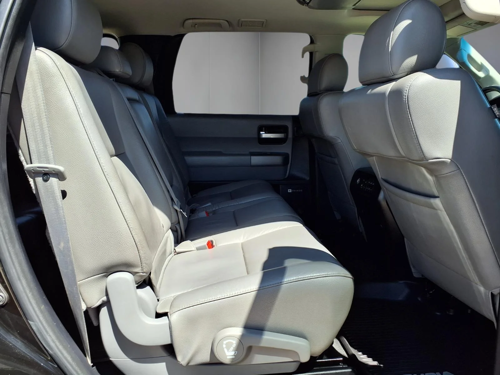 2016 Toyota Sequoia Limited - Photo 16