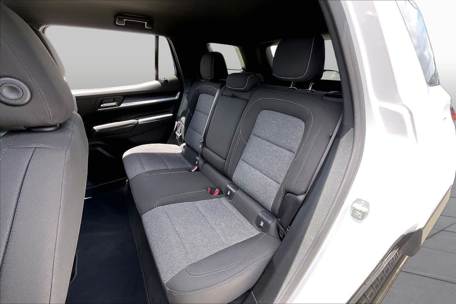 Used 2026 Summit White GMC FWD Elevation image 18