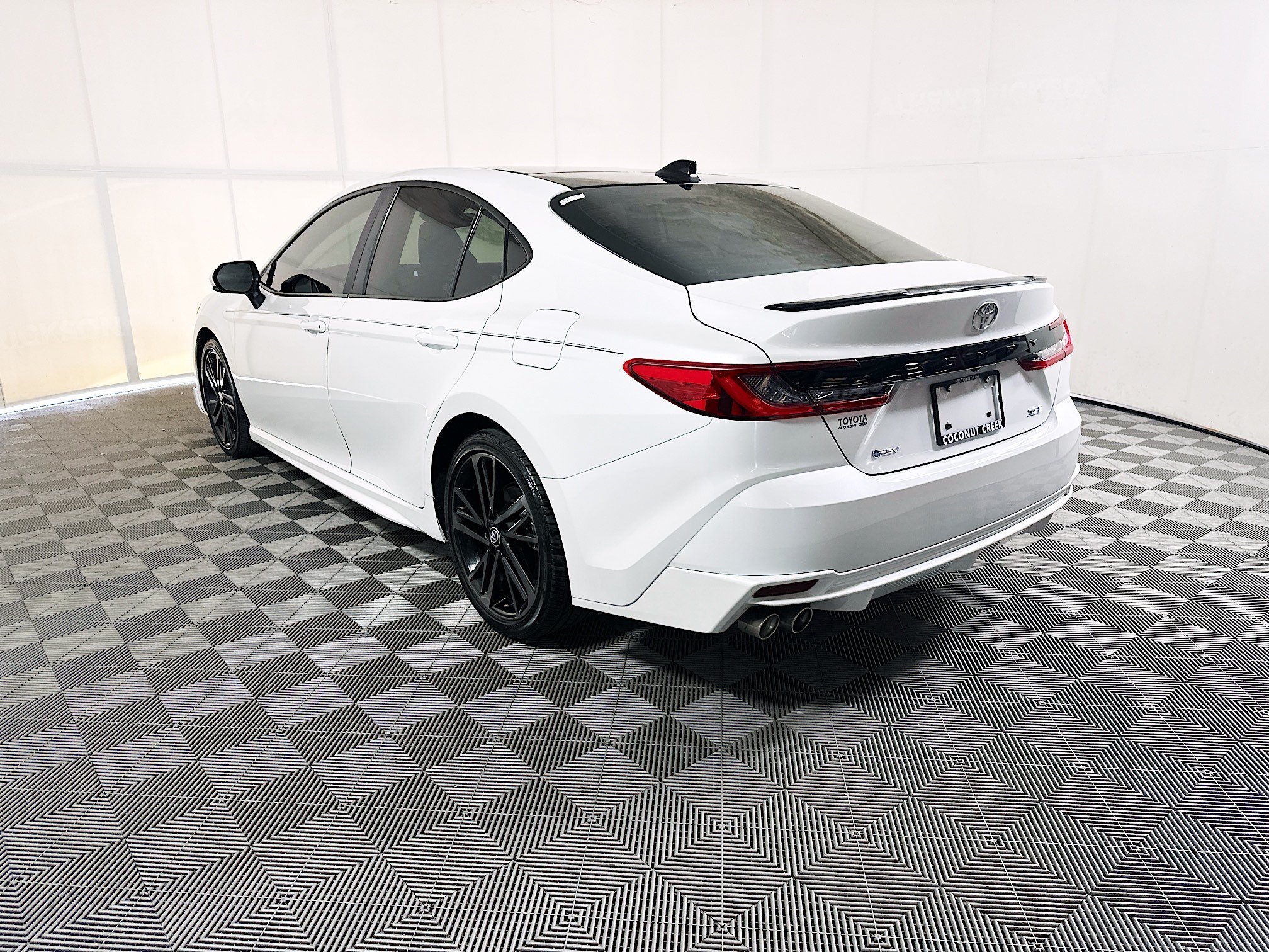 Used 2025 Pearl Toyota XSE image 5
