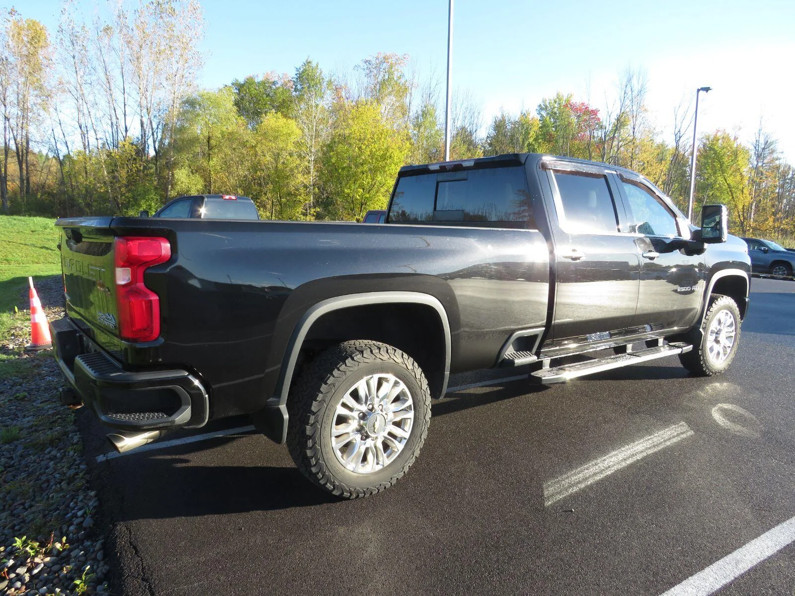 Used 2022 Mosaic Black Metallic Chevrolet High Country image 12