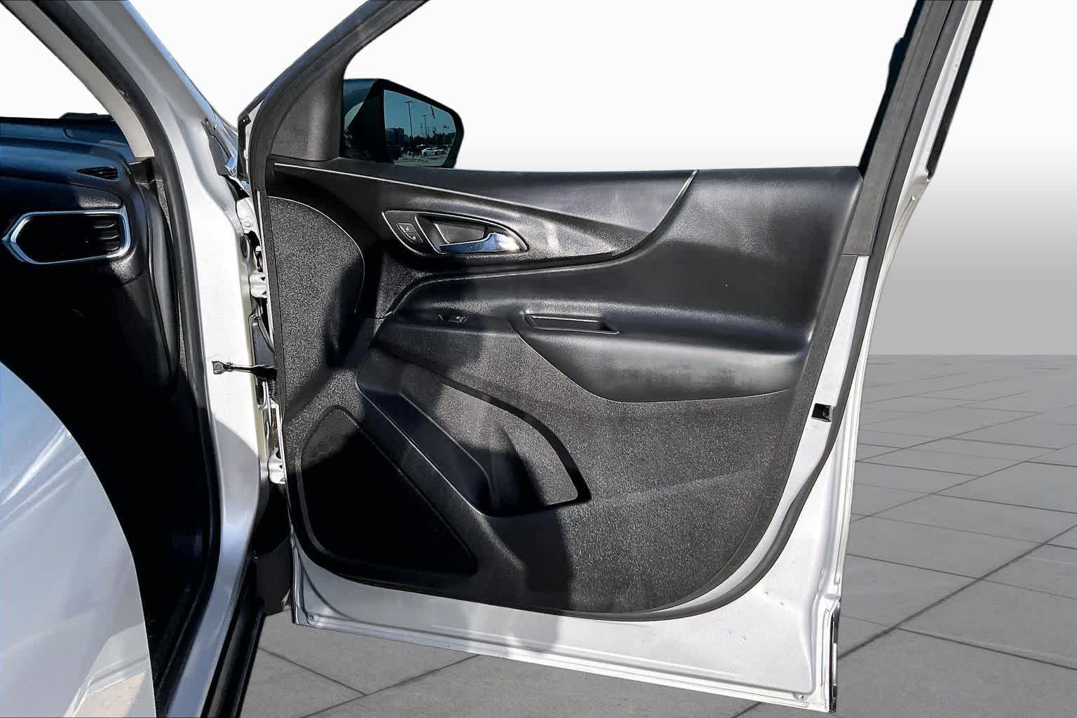 Used 2018 Silver Ice Metallic Chevrolet LT image 21