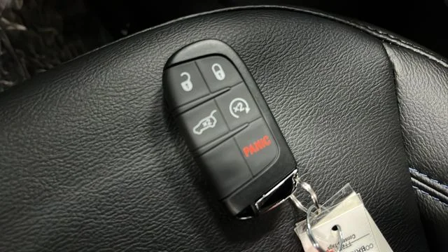 New 2026 Bright White Clearcoat Jeep Latitude image 20