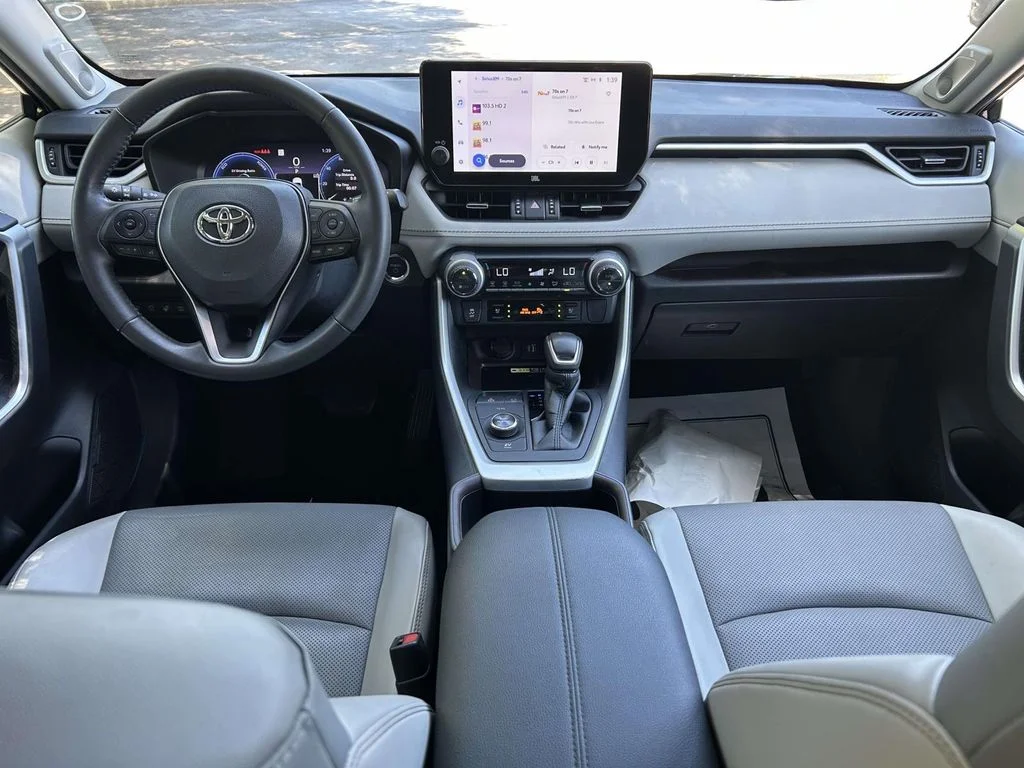Used 2023  Toyota Limited image 10