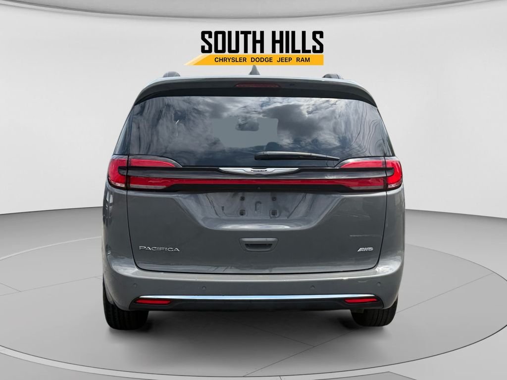 Used 2022 White Chrysler Touring L image 4