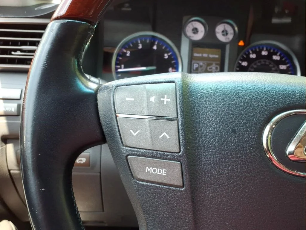 Used 2008  Lexus 570 image 13
