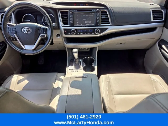 Used 2018 Blizzard Pearl Toyota XLE image 15