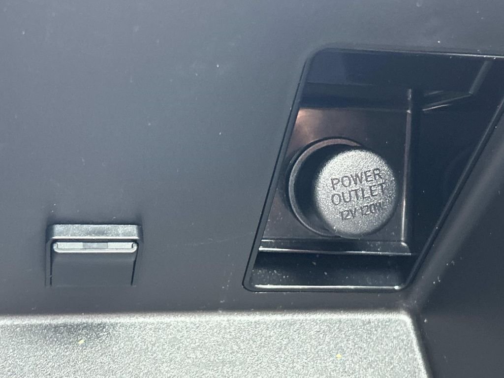 Used 2014 Gray Nissan SL image 31