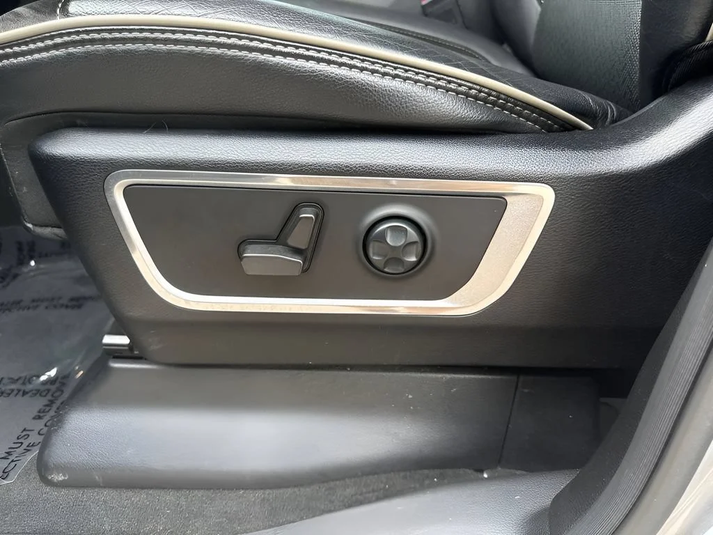 Used 2021  Ram Laramie image 10