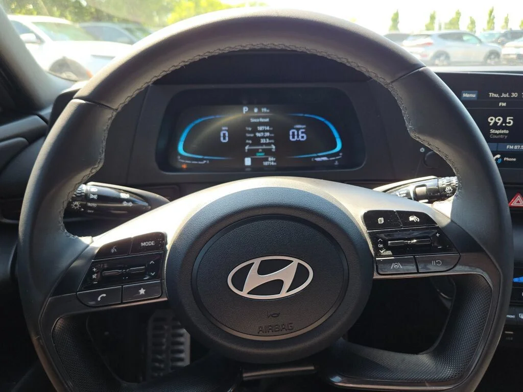 Used 2025 Blue Hyundai SEL Sport image 23